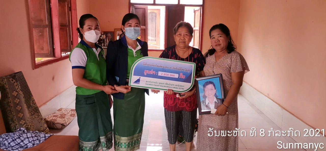 ສກຈຮ ເອກພັດທະນາ ມອບສິນໄໝທົດແທນໃຫ້ກັບລູກຄ້າ ປະກັນຊີວິດເງິນກູ້ເມືອງໄຊທານີ.