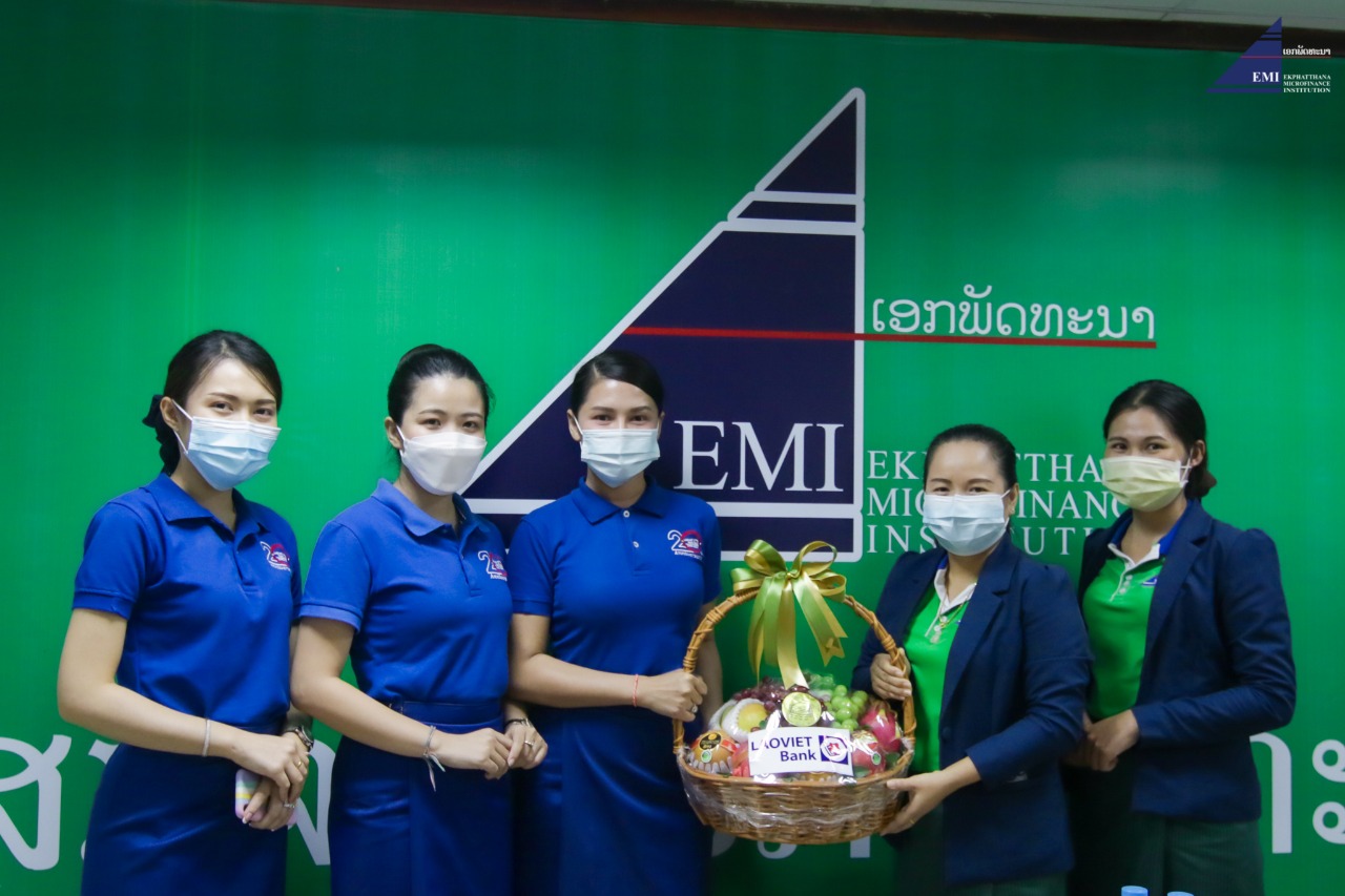 LaoVietBank ອວຍພອນ ສກຈຮ ເອກພັດທະນາ ເນື່ອງໃນໂອກາດວັນສ້າງຕັ້ງສະຫະພັນແມ່ຍິງລາວຄົບຮອບ 66 ປີ