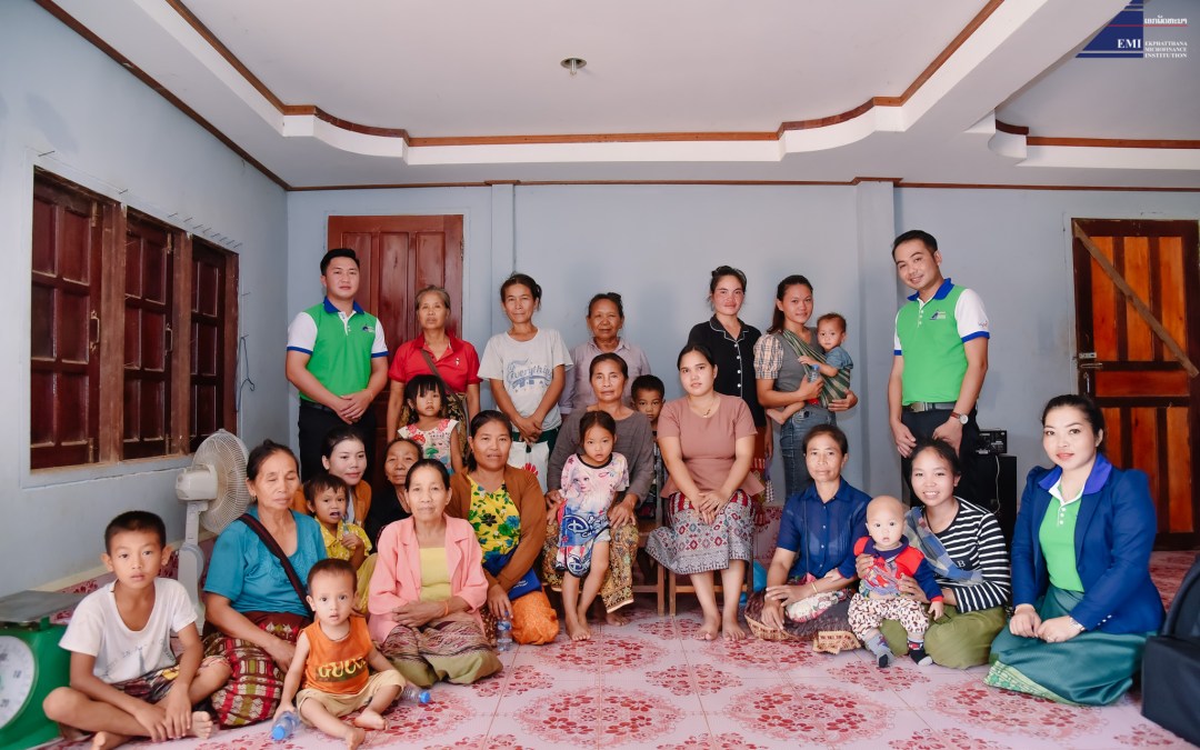 ສກຈຮ ເອກພັດທະນາ ໃຫ້ຄວາມຮູ້ທາງດ້ານການເງິນແກ່ລູກຄ້າກຸ່ມບ້ານໂພນສະຫວາດ, ເມືອງເຟືອງ.