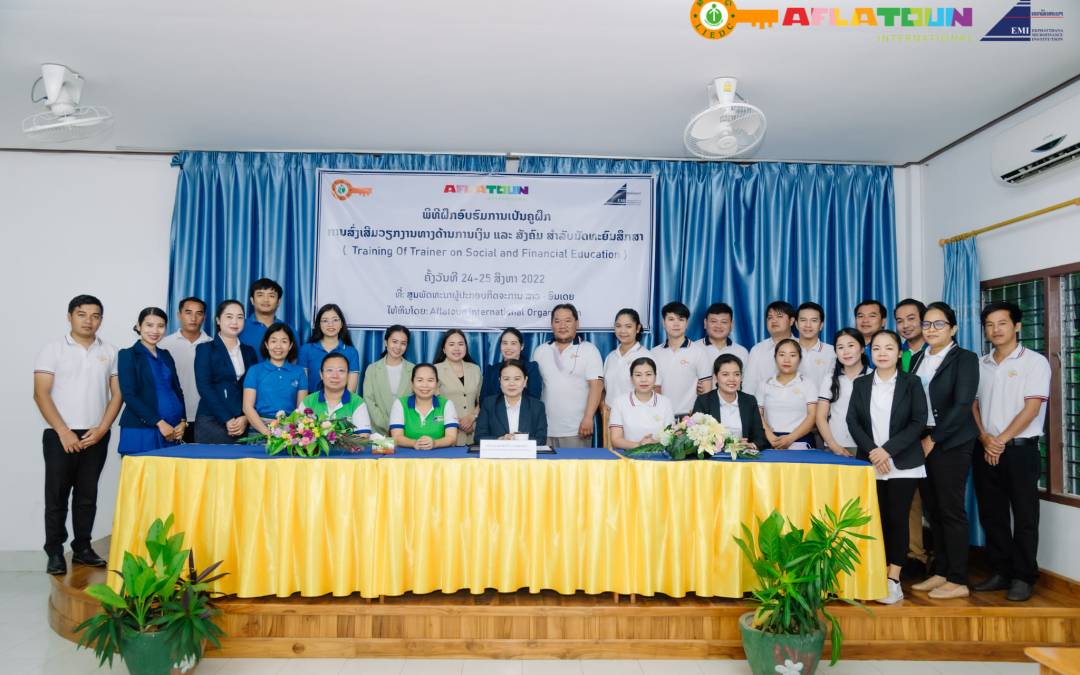 ສຈກຮ ເອກພັດທະນາ ຝຶກອົບຮົມທັກສະການເປັນຄູຝຶກ ໃນຮູບແບບການມີສ່ວນຮ່ວມ.