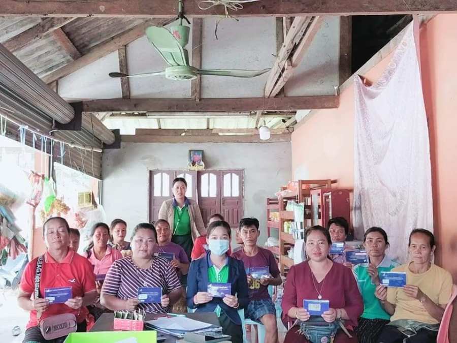ຝຶກອົບຮົມໃຫ້ຄວາມຮູ້ທາງດ້ານການເງິນ ແກ່ລູກຄ້າບ້ານ ແກ່ວຄູນ