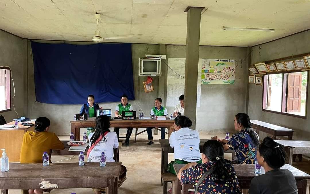 ຝຶກອົບຮົມໃຫ້ຄວາມຮູ້ທາງດ້ານການເງິນໃຫ້ແກ່ລູກຄ້າບ້ານ ນາຂອບ