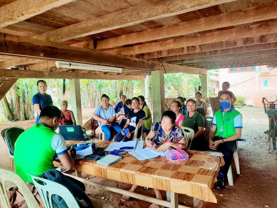 ສກຈຮ ເອກພັດທະນາ ໃຫ້ຄວາມຮູ້ທາງດ້ານການເງິນແກ່ລູກຄ້າບ້ານໜອງພົງ