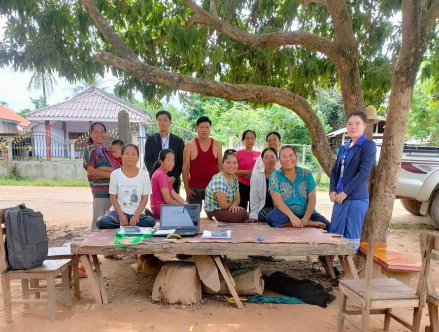 ສກຈຮ ເອກພັດທະນາ ໃຫ້ຄວາມຮູ້ທາງດ້ານການເງິນລູກຄ້າບ້ານໂພນສະຫວ່າງ