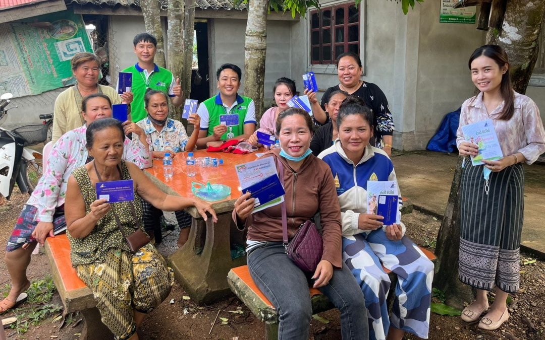 ສກຈຮ ເອກພັດທະນາ ຝຶກອົບຮົມໃຫ້ຄວາມຮູ້ທາງດ້ານການເງິນແກ່ລູກຄ້າບ້ານ ນາເຄືອ