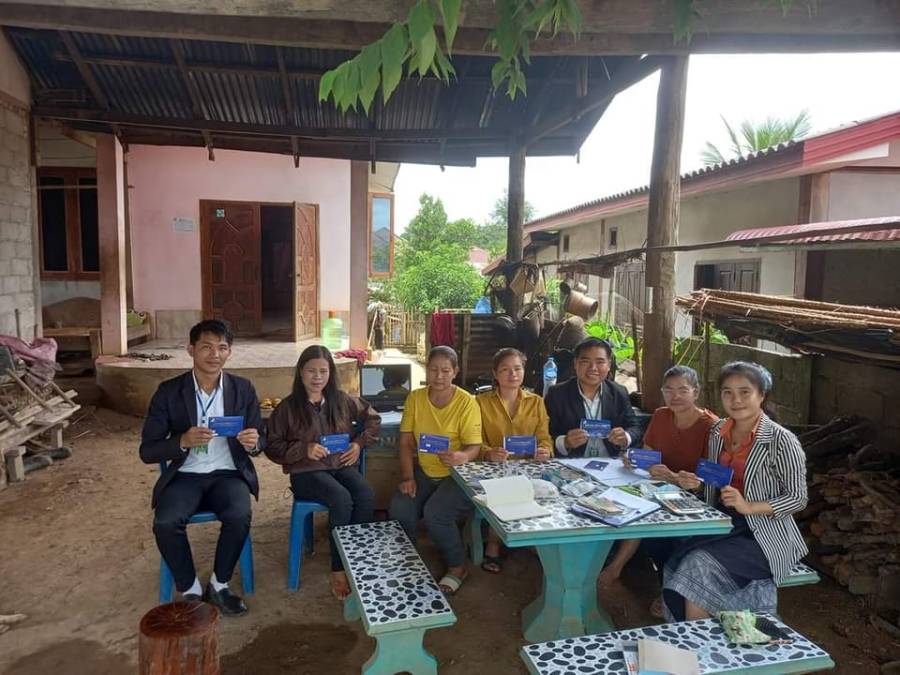 ເອກພັດທະນາ ໃຫ້ຄວາມຮູ້ທາງດ້ານການເງິນແກ່ລູກຄ້າ ບ້ານຫາດດ້າຍ