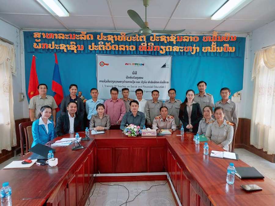 EMI ຕິດຕາມການຝຶກອົບຮົມຄູສອນ ຢູ່ໂຮງຮຽນສາມັນກິນນອນຊົນເຜົ່າອຸດົມໄຊ